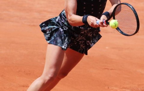 爱游戏体育-包含阿扎伦卡迎来五赛季高光表现，瑞士队球迷沸腾！的词条