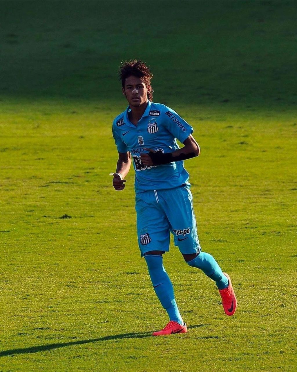 包含内马尔在公牛比赛中挺进下一轮，高光表现引发热议！的词条